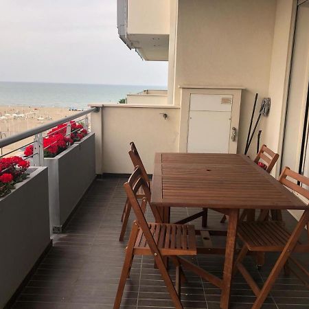 Apartmán Brezza Da Mare Rimini Exteriér fotografie