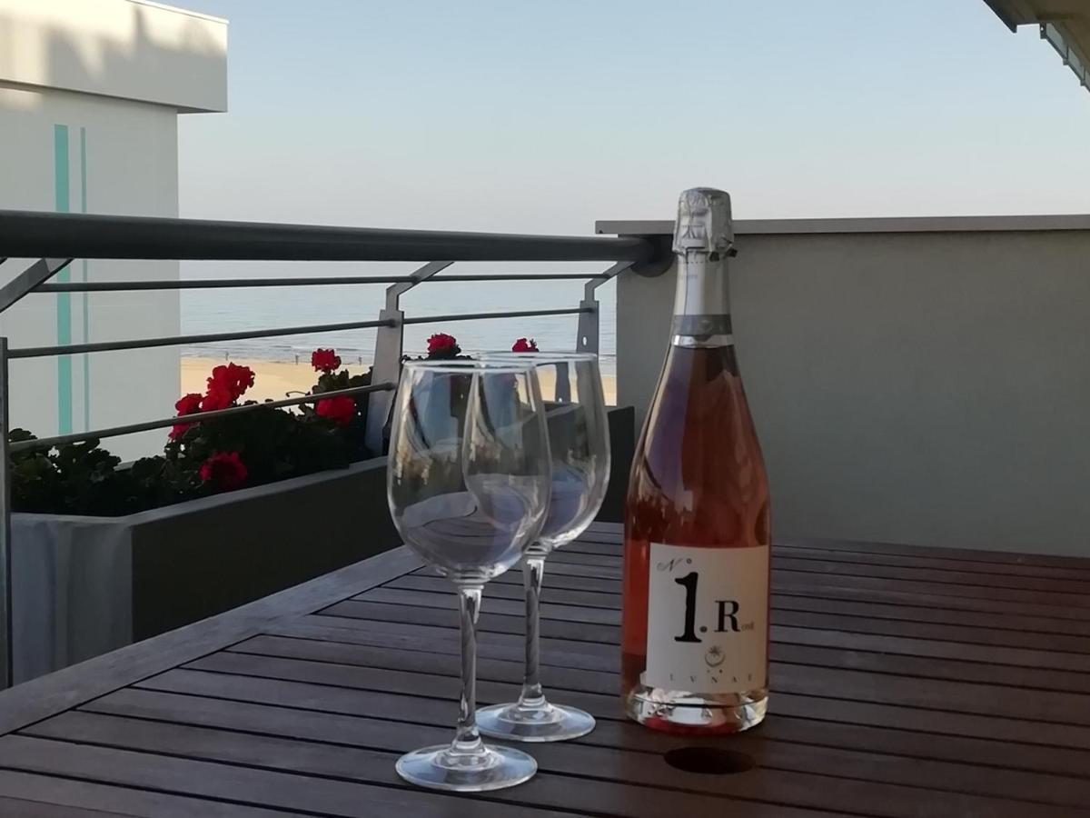 Apartmán Brezza Da Mare Rimini Exteriér fotografie